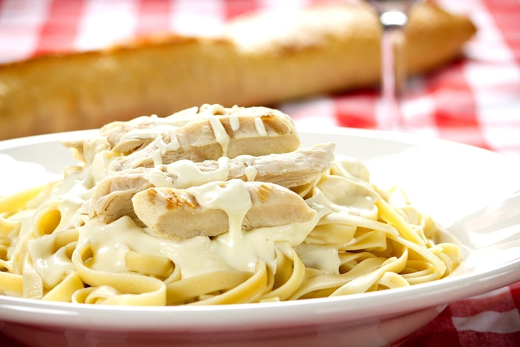 chicken alfredo fettuccine