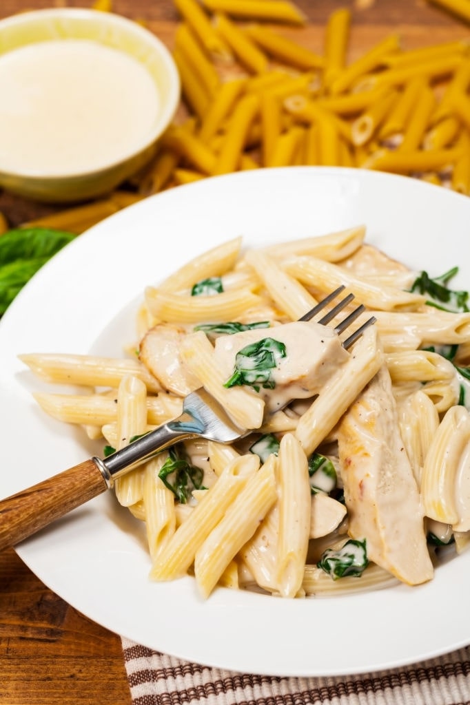 chicken with alfredo pasta