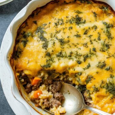 Cheesy Ground Beef and Rice Casserole easy
